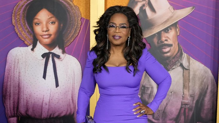Oprah Winfrey poses at the premiere of the film 