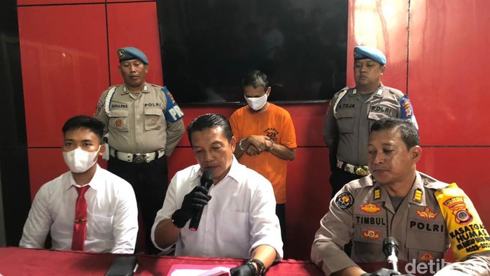 Pak Haji Agus Darsono tipu-tipu bermodus guru spiritual dibekuk polisi, Senin (11/12/2023).