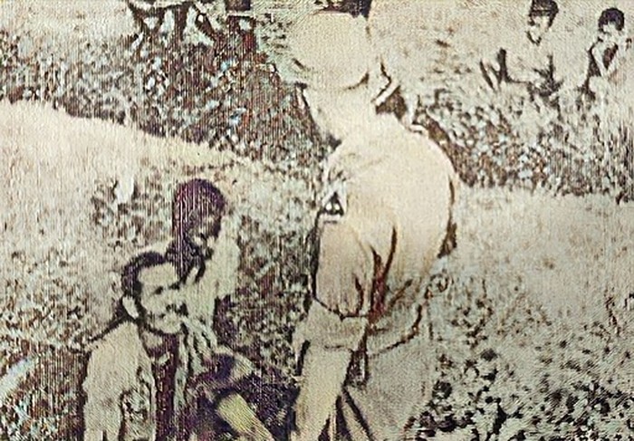 Pasukan Westerling menginterogasi rakyat Sulawesi Selatan.