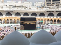Bayar Utang Dulu atau Umroh Dulu? Ini Penjelasan Ulama