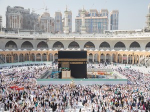 Kabah Ditutup dan Tak Bisa Disentuh Jemaah untuk Sementara