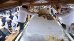 Penampakan Kue Raksasa 1,9 Ton di Pasar Natal Tertua Jerman
