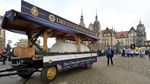 Penampakan Kue Raksasa 1,9 Ton di Pasar Natal Tertua Jerman