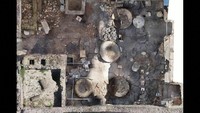 Para arkeolog menemukan toko roti tersebut ketika menggali rumah kuno Pompeii yang sedang direnovasi ketika Gunung Vesuvius meletus pada tahun 79 M dan menutupi kota Pompeii dengan abu.