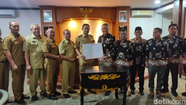 Penandatanganan NPHD untuk pelaksanaan Pilkada Lamongan 2024.