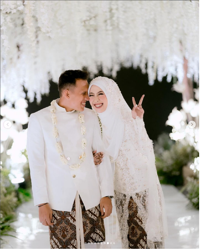 Adiba Khanza tampil cantik memesona saat akad nikah berkat riasan makeup artist Ikawati Fitria. Foto: Dok. Instagram antzcreator, Ikawati Fitria