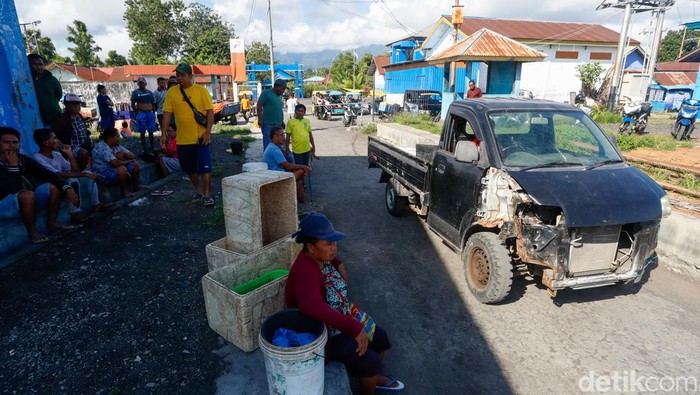 Suasana aktivitas di Pelabuhan Tobelo, Halmahera Utara, Maluku Utara.