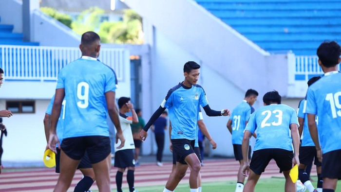 Latihan PSIM Jogja jelang menghadapi Nusantara United di Stadion Mandala Krida, Senin (11/12/2023).