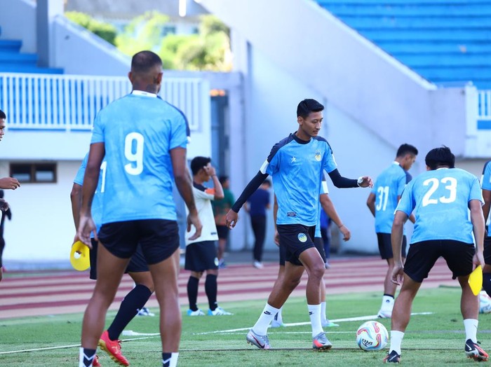 Latihan PSIM Jogja jelang menghadapi Nusantara United di Stadion Mandala Krida, Senin (11/12/2023).