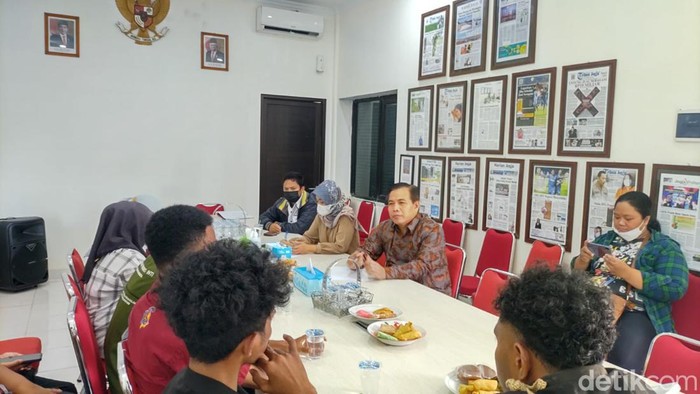Puluhan mahasiswa asal Raja Ampat mengadu ke ORI Perwakilan DIY karena beasiswa tak jelas, Senin (11/12/2023).