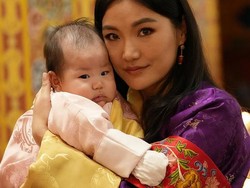 6 Foto Ratu Bhutan yang Cantik & Glowing Setelah Melahirkan Anak Ketiga