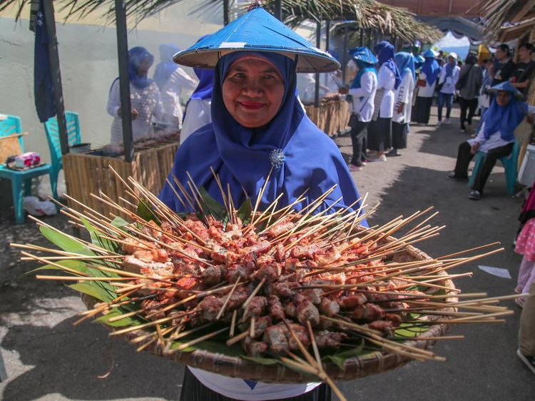 26.000 Tusuk Sate Ikan Tuna Pecahkan Rekor MURI