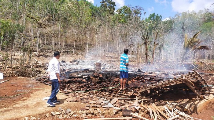Rumah dan kandang di Rongkop, Gunungkidul ludes terbakar, Senin (11/12/2023)