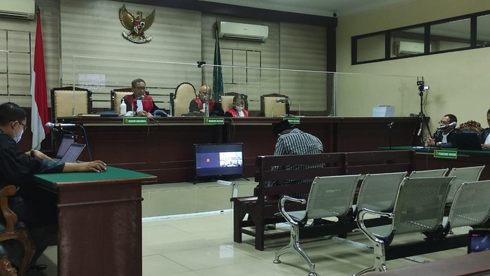 Saiful Illah, mantan Bupati Sidoarjo dalam sidang vonis perkara gratifikasi di Pengadilan Tipikor.