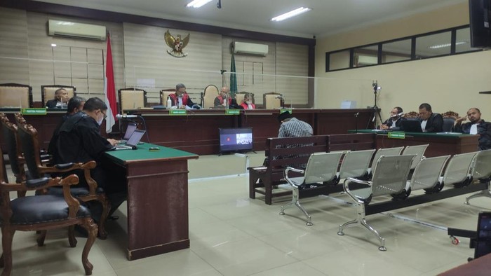 Saiful Illah, mantan Bupati Sidoarjo dalam sidang vonis perkara gratifikasi di Pengadilan Tipikor.
