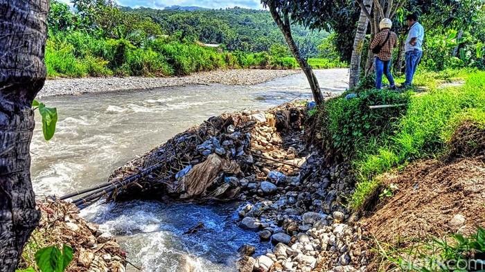 Saluran irigasi desa Citarik, Sukabumi