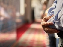 Niat Sholat Jumat: Tulisan Arab, Latin dan Artinya