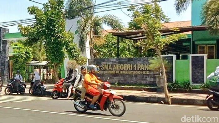 SMAN 1 Panji Situbondo sekolah tempat siswa yang viral pukul teman ceweknya pakai helm.
