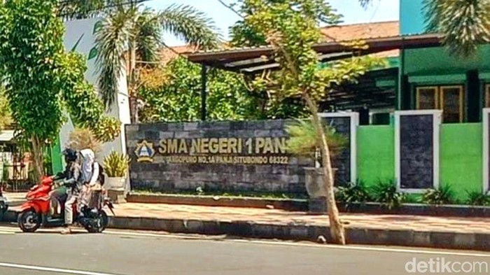 SMAN 1 Panji tempat siswa pukul teman ceweknya pakai helm bersekolah.