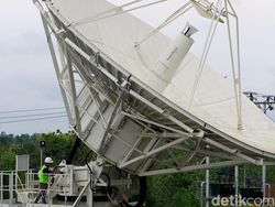 FOTO: Stasiun Kendali Bumi Satria-1 yang Bakal Muluskan Tol Langit
