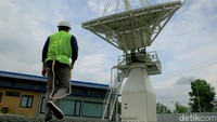Satelit Republik Indonesia (SATRIA-1) sudah mencapai orbitnya dan dijadwalkan mulai operasional pada akhir Desember 2023. Inilah potret stasiun pengendali SATRIA-1 yang ada di Bumi.