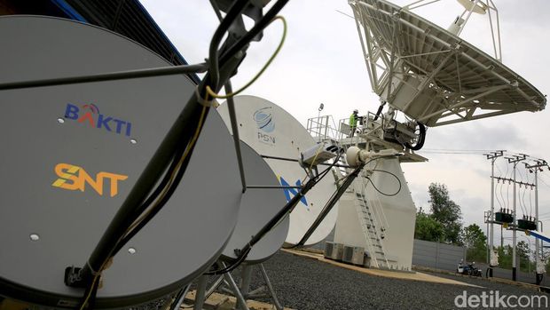 Satelit Republik Indonesia (Satria-1) sudah mencapai orbitnya dan dijadwalkan mulai operasional pada akhir Desember 2023. Inilah potret stasiun pengendali SATRIA-1 yang ada di Bumi.