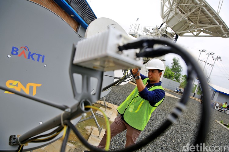 Satelit Republik Indonesia (Satria-1) sudah mencapai orbitnya dan dijadwalkan mulai operasional pada akhir Desember 2023. Inilah potret stasiun pengendali SATRIA-1 yang ada di Bumi.