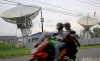 Satelit Republik Indonesia (Satria-1) sudah mencapai orbitnya dan dijadwalkan mulai operasional pada akhir Desember 2023. Inilah potret stasiun pengendali SATRIA-1 yang ada di Bumi.