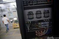 Satelit Republik Indonesia (Satria-1) sudah mencapai orbitnya dan dijadwalkan mulai operasional pada akhir Desember 2023. Inilah potret stasiun pengendali SATRIA-1 yang ada di Bumi.