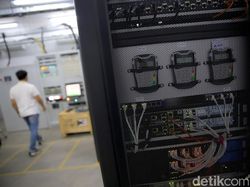 FOTO: Stasiun Kendali Bumi Satria-1 yang Bakal Muluskan Tol Langit