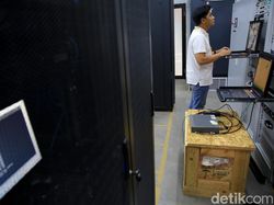 FOTO: Stasiun Kendali Bumi Satria-1 yang Bakal Muluskan Tol Langit