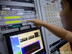 FOTO: Stasiun Kendali Bumi Satria-1 yang Bakal Muluskan Tol Langit