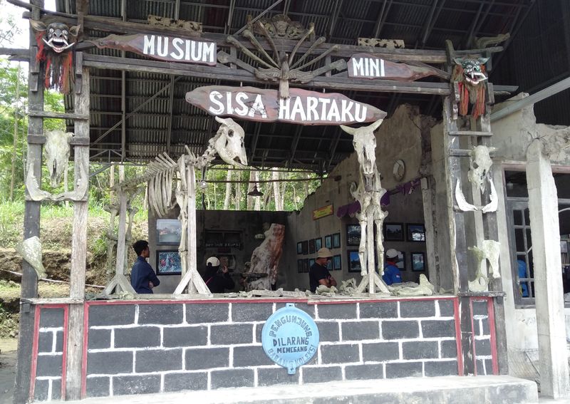 Stonehenge Merapi Jogja