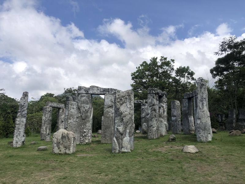 Stonehenge Merapi Jogja