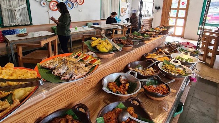 Suasana di tempat sarapan Encim Gendut Lampung