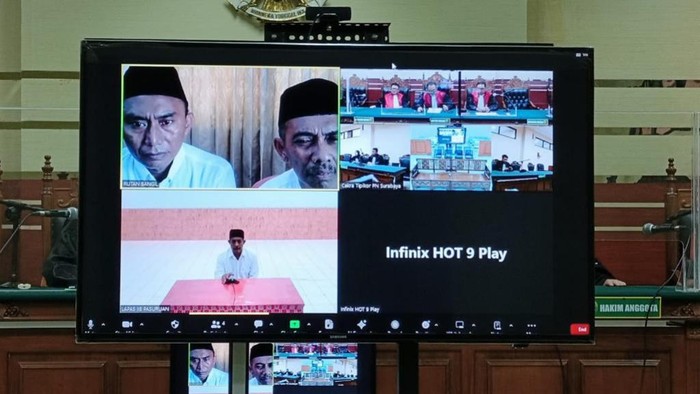 Tiga terdakwa korupsi redistribusi di Pasuruan ikuti sidang vonis