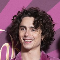 Tahun ini tampaknya menjadi milik Timothee Chalamet. Menyusul kesuksesan film terbarunya, ‘Wonka’, ia diumumkan sebagai pria tertampan 2023. Nama aktor berdarah Amerika Serikat dan Prancis itu menempati urutan teratas daftar The 100 Most Handsome Faces of 2023. (Foto: Scott Garfitt/Invision/AP)
