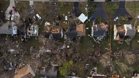 Layanan darurat mengatakan beberapa pohon, kabel listrik dan rumah juga terkena dampak badai di kota pedesaan Dresden. 