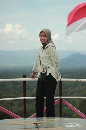 Jalan-jalan ke Puncak BRJ, Memandang Bukit Barisan