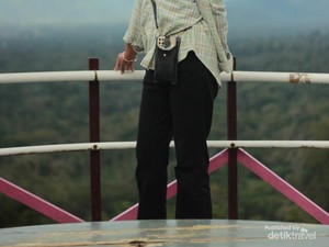 Jalan-jalan ke Puncak BRJ, Memandang Bukit Barisan