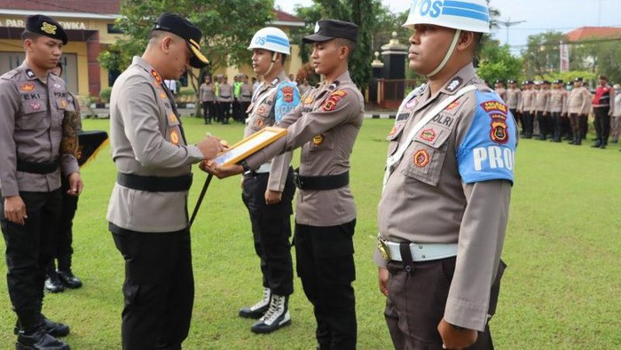 Upacara PTDH Aipda MS, yang dipecat karena kasus pencabulan