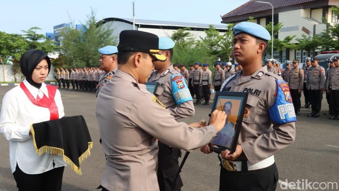 Upacara PTDH di Polres Sumenep