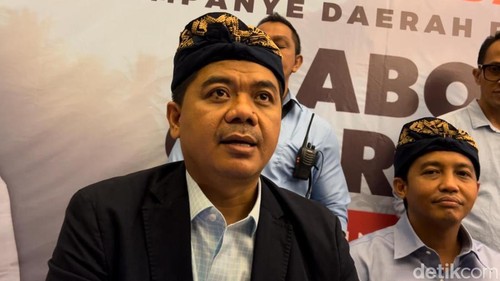 Wakil Ketua TKN Prabowo-Gibran Juri Ardiantoro usai menghadiri konsolidasi di Hotel Aston Denpasar, Senin (11/12/2023). (I Nyoman Adhisthaya Sawitra/detikBali).