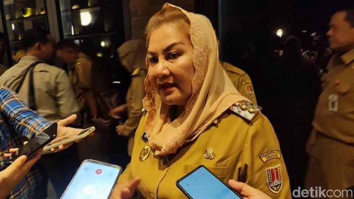 Wali Kota Semarang Hevearita Gunaryanti Rahayu menjelaskan soal kasus COVID-19 baru saat ditemui di Hotel Room Inc, Jalan Pemuda, Semarang, Senin (11/12/2023).