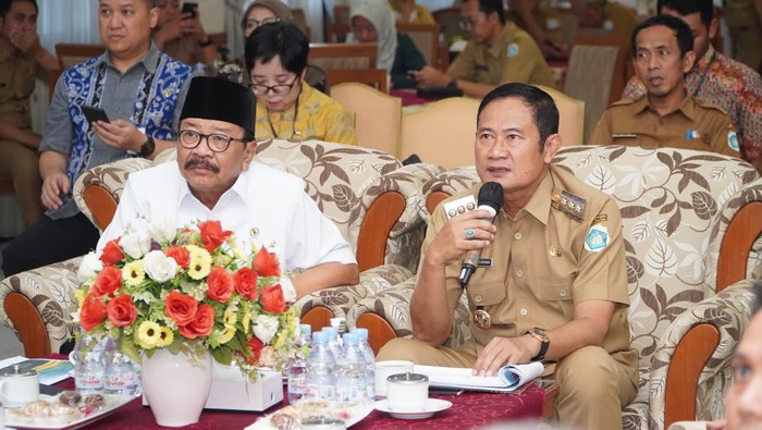 Wantimpres Pakde Karwo berkunjung ke Lamongan untuk melihat tantangan produksi kedelai.