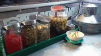 Wedang Ronde Khas Jogja Pancoran menyajikan seporsi wedang ronde dengan harga yang murah meriah. Isian berupa roti tawar yang melimpah dibanderol Rp 10.000an saja. Foto: Istimewa