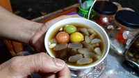 Sebelum disajikan, wedang ronde di Wedang ronde 93 direndam dalam racikan kuah gula merah yang dicampur rempah. Hanya dengan merogoh kocek Rp 10.000an sudah bisa mendapatkan wedang ronde dengan potongan kolang kaling yang banyak. Foto: Istimewa