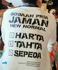Tulisan kocak di kaos ini bikin orang lain yang melihatnya ikut senyum tipis. Wah, dapat pahala nih yang punya ide kaos berikut!