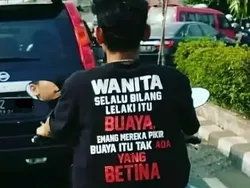 Tulisan Kocak di Kaos Bikin Ngakak dan Geleng-geleng