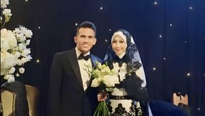 5 Gaya Adiba Khanza Pakai Gaun Pengantin Hitam-Putih Karya Ivan Gunawan